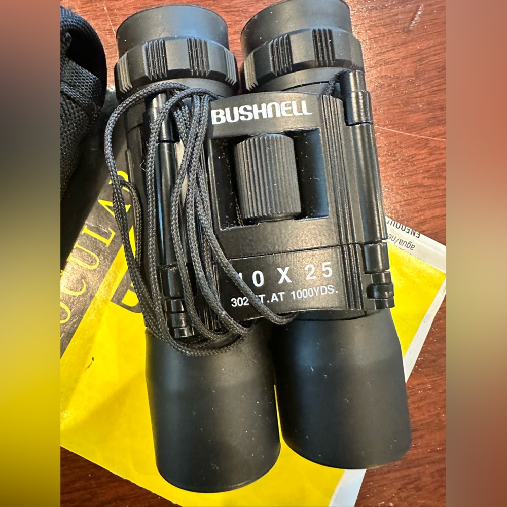 BUSHNELL 10 x 25 Compact Binoculars - Picture 2 of 4